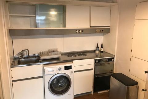 Studio to rent, John Trundle Court, London EC2Y