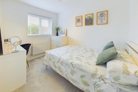 14 Aspen Drive, Quedgeley, Gloucester, GL2 4EN