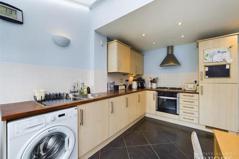 16 Burghfield Walk, Basingstoke, RG22 5AT