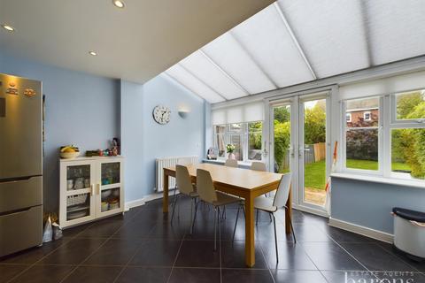 16 Burghfield Walk, Basingstoke, RG22 5AT