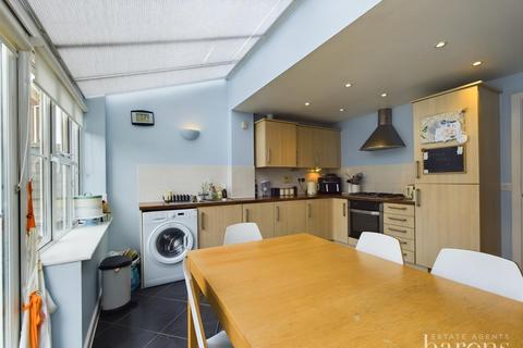 16 Burghfield Walk, Basingstoke, RG22 5AT