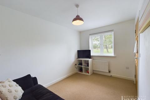 16 Burghfield Walk, Basingstoke, RG22 5AT