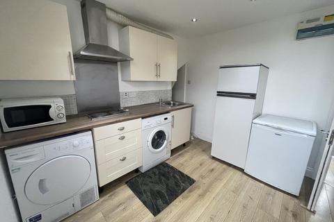 1 bedroom in a flat share to rent, Boston Road, London W7