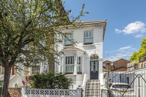 3 bedroom end of terrace house to rent, Combedale Road Greenwich SE10