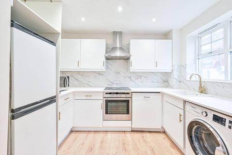 2 bedroom flat to rent, Stephens Lodge, North Finchley, London, N12