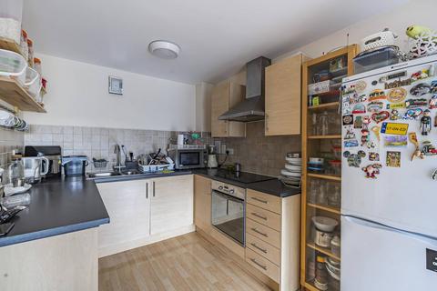 2 bedroom flat for sale, Kenton Road, Harrow, HA3