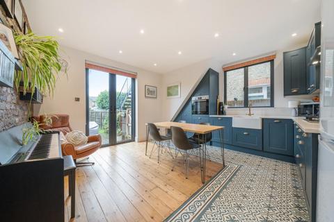 74 Waldron Road, London, SW18 3TD
