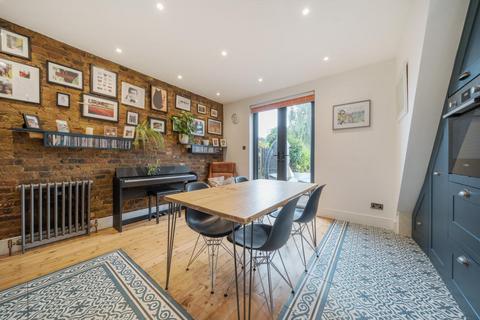 74 Waldron Road, London, SW18 3TD