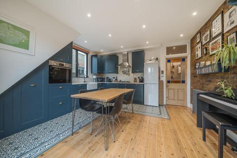 74 Waldron Road, London, SW18 3TD