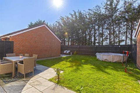 12 Bennett Gardens, Ferring, Worthing, BN12 6FL