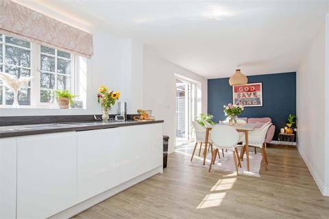 12 Bennett Gardens, Ferring, Worthing, BN12 6FL