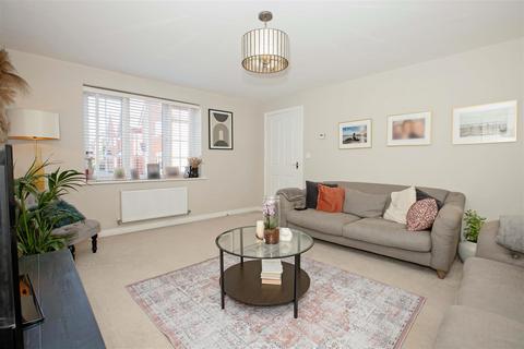 12 Bennett Gardens, Ferring, Worthing, BN12 6FL