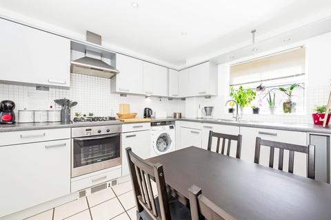 11 Hayes Grove, London, SE22 8DF