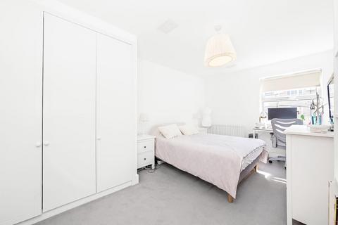 11 Hayes Grove, London, SE22 8DF