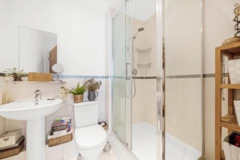 11 Hayes Grove, London, SE22 8DF