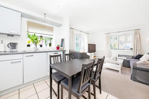 11 Hayes Grove, London, SE22 8DF