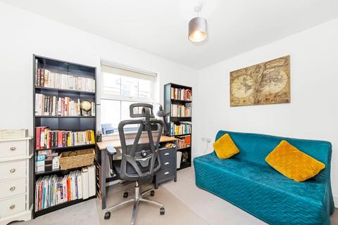 11 Hayes Grove, London, SE22 8DF