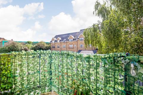 11 Hayes Grove, London, SE22 8DF