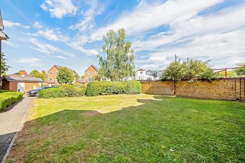 11 Hayes Grove, London, SE22 8DF
