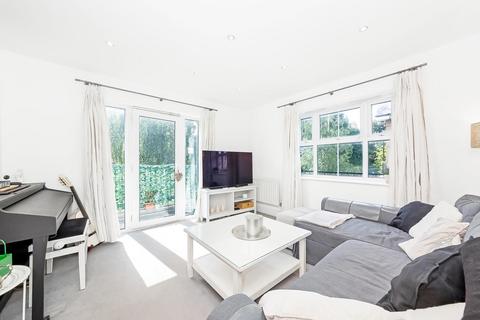 11 Hayes Grove, London, SE22 8DF