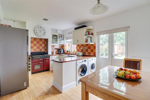 3 bedroom semi-detached house for sale, Essex Gardens, Leigh-On-Sea SS9