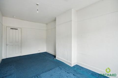 2 bedroom apartment to rent, Glebe Avenue, Ickenham, UB10