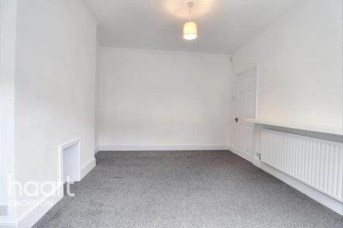 3 bedroom terraced house to rent, Braemar Avenue, CR7