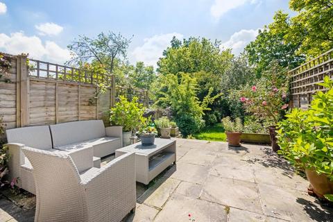 25 Belvoir Road, London, SE22 0QY