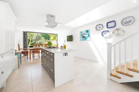 25 Belvoir Road, London, SE22 0QY