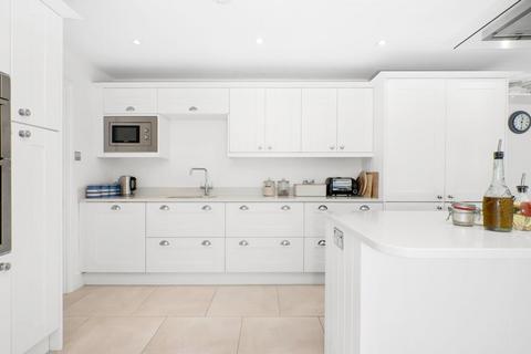 25 Belvoir Road, London, SE22 0QY