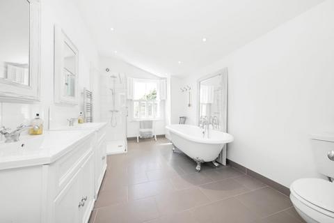 25 Belvoir Road, London, SE22 0QY