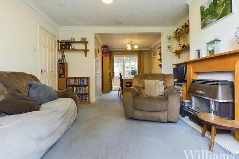 3 bedroom semi-detached house for sale, Pevensey Close, Aylesbury HP21