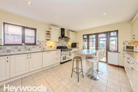 4 bedroom detached house for sale, Castel Close, Seabridge, Newcastle under Lyme