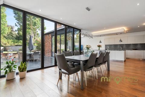 26a Eversley Crescent, London, N21 1EJ