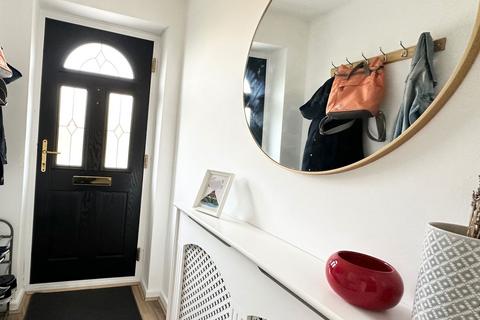 20 Greenfield Mount, Wrenthorpe, Wakefield, WF2 0TJ
