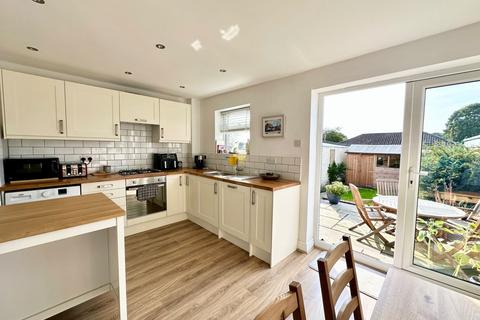 20 Greenfield Mount, Wrenthorpe, Wakefield, WF2 0TJ