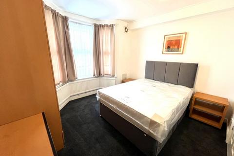 1 bedroom in a house share to rent, Clare Road, Hounslow