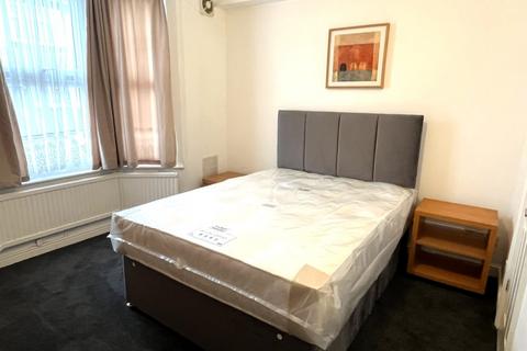 1 bedroom in a house share to rent, Clare Road, Hounslow