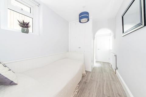 Flat 1, 100 East Dulwich Road, London, SE22 9AT