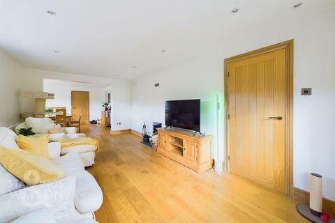 4 bedroom detached bungalow for sale, The Street, Rockland St. Mary, Norwich