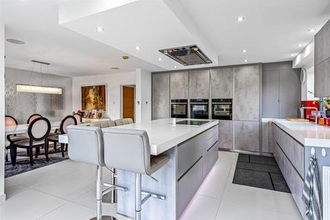 10 Poets Gate, Cheshunt, Waltham Cross, EN7 6SB