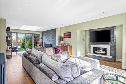 10 Poets Gate, Cheshunt, Waltham Cross, EN7 6SB