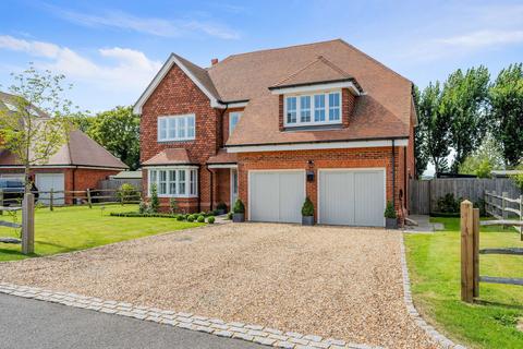 5 bedroom detached house for sale, Highfield Close, Lingfield RH7