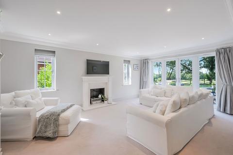 15 Highfield Close, Lingfield, RH7 6GR