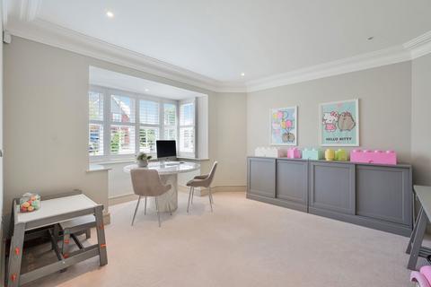 15 Highfield Close, Lingfield, RH7 6GR