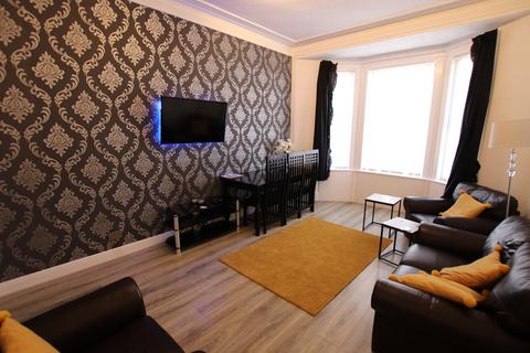 2 bedroom apartment to rent, Johnston Street, Paisley PA1