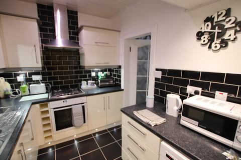 2 bedroom apartment to rent, Johnston Street, Paisley PA1