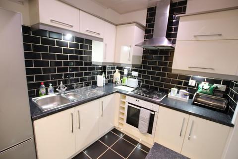 2 bedroom apartment to rent, Johnston Street, Paisley PA1