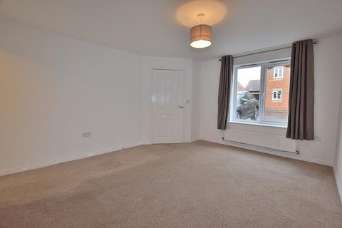 3 bedroom semi-detached house to rent, Tulip Avenue, Colburn