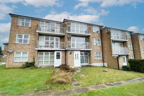 2 bedroom flat to rent, Dulverton Court, Linslade